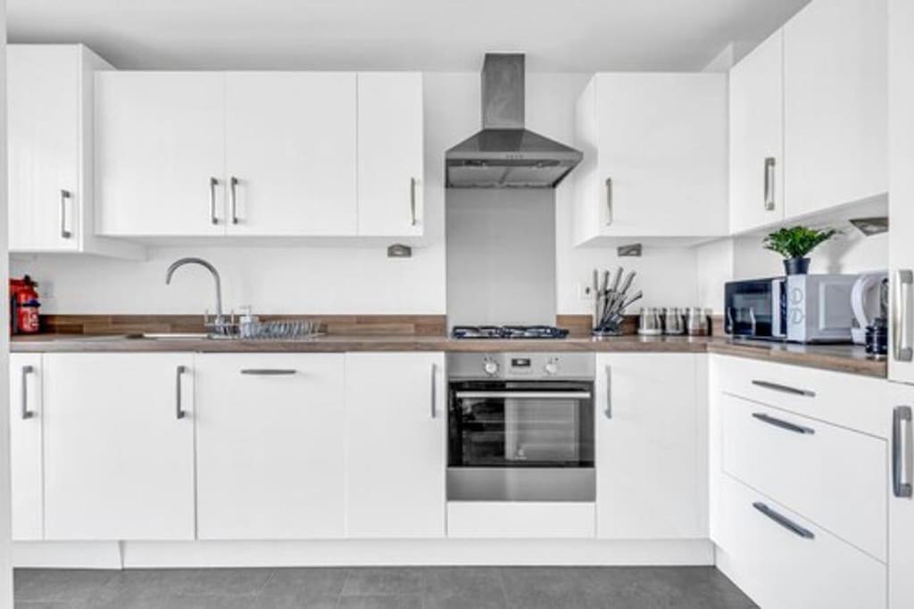 Contractors, Families, Tourists & Groups Welcome Sleeps Upto 9, Garden, Pet Allowed, Parking Included! Birmingham Eksteriør billede