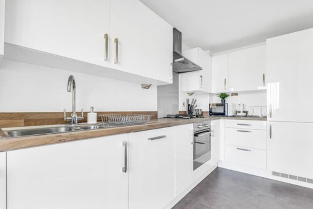 Contractors, Families, Tourists & Groups Welcome Sleeps Upto 9, Garden, Pet Allowed, Parking Included! Birmingham Eksteriør billede