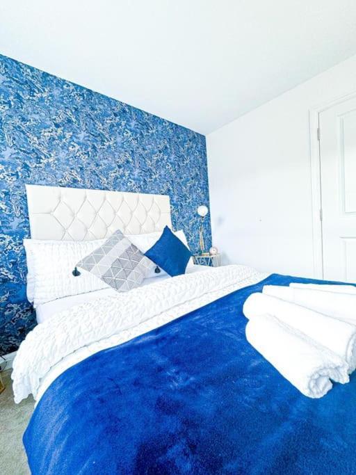 Contractors, Families, Tourists & Groups Welcome Sleeps Upto 9, Garden, Pet Allowed, Parking Included! Birmingham Eksteriør billede