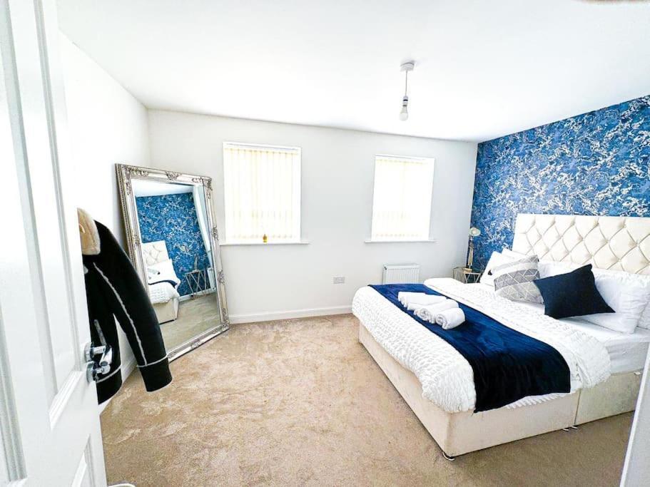 Contractors, Families, Tourists & Groups Welcome Sleeps Upto 9, Garden, Pet Allowed, Parking Included! Birmingham Eksteriør billede