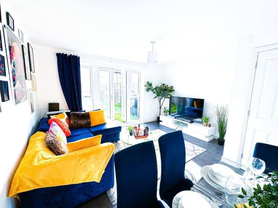Contractors, Families, Tourists & Groups Welcome Sleeps Upto 9, Garden, Pet Allowed, Parking Included! Birmingham Eksteriør billede