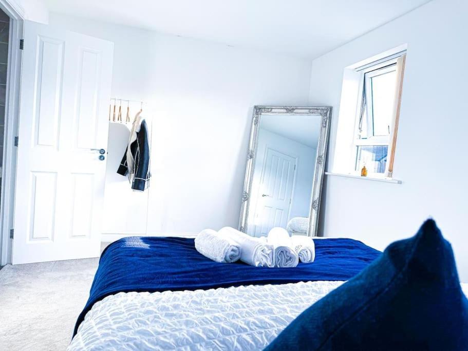Contractors, Families, Tourists & Groups Welcome Sleeps Upto 9, Garden, Pet Allowed, Parking Included! Birmingham Eksteriør billede
