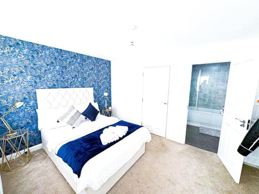 Contractors, Families, Tourists & Groups Welcome Sleeps Upto 9, Garden, Pet Allowed, Parking Included! Birmingham Eksteriør billede