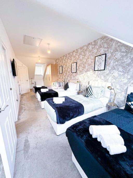 Contractors, Families, Tourists & Groups Welcome Sleeps Upto 9, Garden, Pet Allowed, Parking Included! Birmingham Eksteriør billede