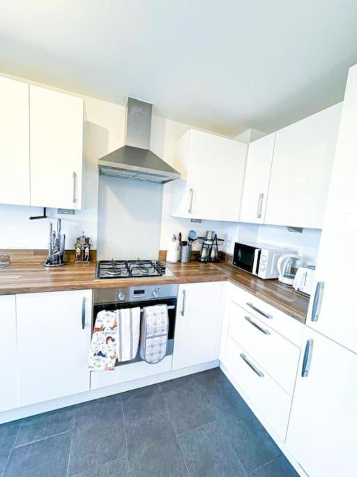 Contractors, Families, Tourists & Groups Welcome Sleeps Upto 9, Garden, Pet Allowed, Parking Included! Birmingham Eksteriør billede