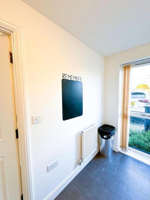 Contractors, Families, Tourists & Groups Welcome Sleeps Upto 9, Garden, Pet Allowed, Parking Included! Birmingham Eksteriør billede