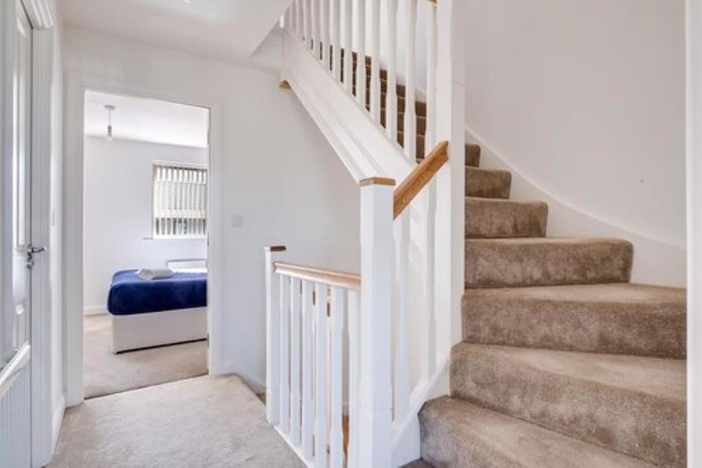 Contractors, Families, Tourists & Groups Welcome Sleeps Upto 9, Garden, Pet Allowed, Parking Included! Birmingham Eksteriør billede