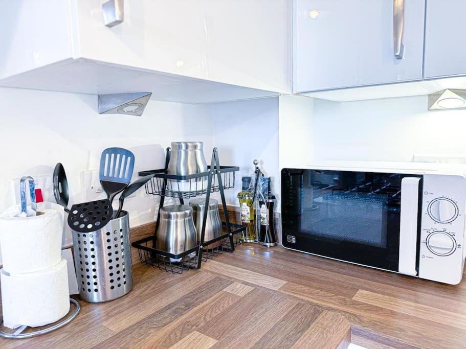 Contractors, Families, Tourists & Groups Welcome Sleeps Upto 9, Garden, Pet Allowed, Parking Included! Birmingham Eksteriør billede