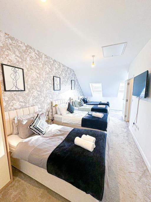 Contractors, Families, Tourists & Groups Welcome Sleeps Upto 9, Garden, Pet Allowed, Parking Included! Birmingham Eksteriør billede