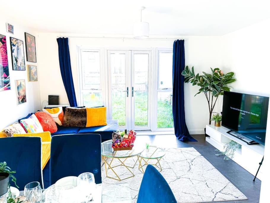 Contractors, Families, Tourists & Groups Welcome Sleeps Upto 9, Garden, Pet Allowed, Parking Included! Birmingham Eksteriør billede