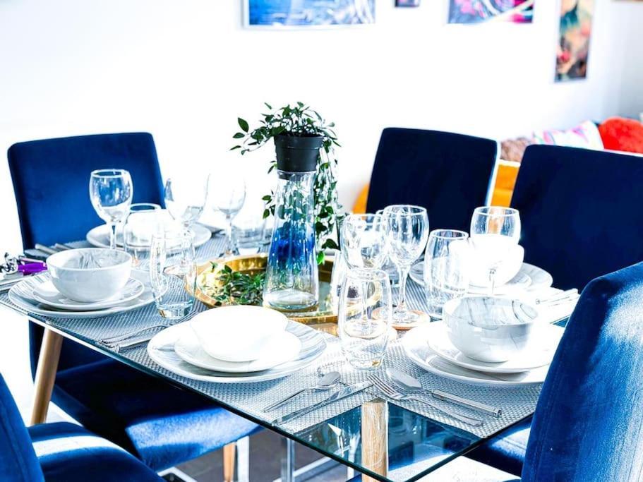 Contractors, Families, Tourists & Groups Welcome Sleeps Upto 9, Garden, Pet Allowed, Parking Included! Birmingham Eksteriør billede