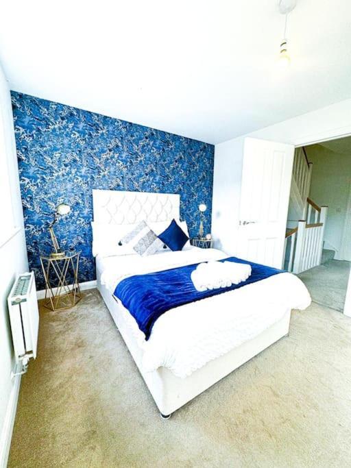 Contractors, Families, Tourists & Groups Welcome Sleeps Upto 9, Garden, Pet Allowed, Parking Included! Birmingham Eksteriør billede
