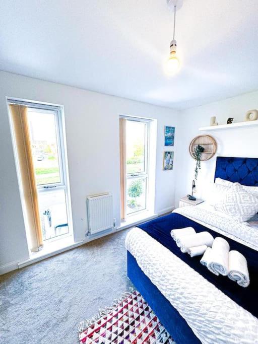 Contractors, Families, Tourists & Groups Welcome Sleeps Upto 9, Garden, Pet Allowed, Parking Included! Birmingham Eksteriør billede