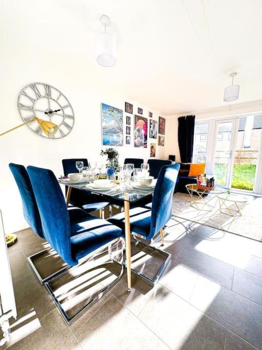 Contractors, Families, Tourists & Groups Welcome Sleeps Upto 9, Garden, Pet Allowed, Parking Included! Birmingham Eksteriør billede